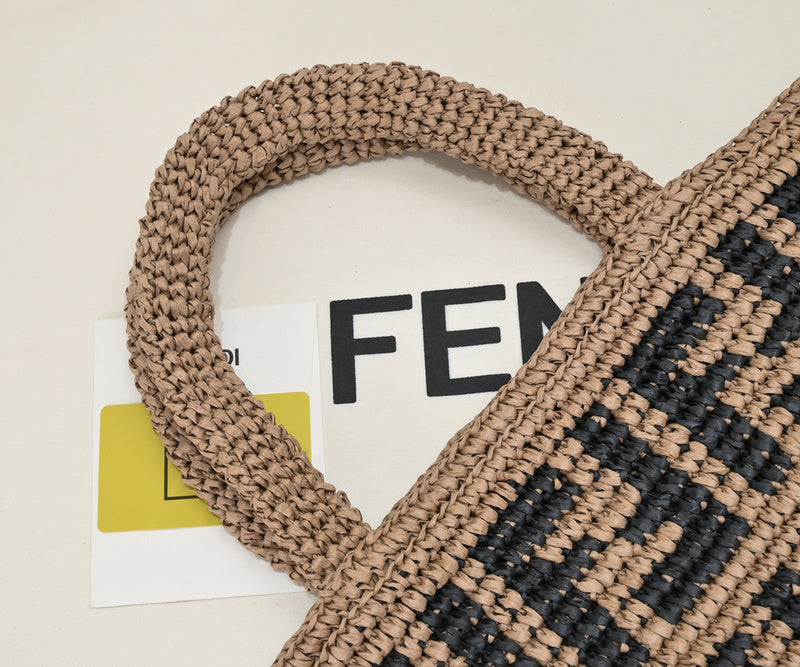 Fendi in rafia