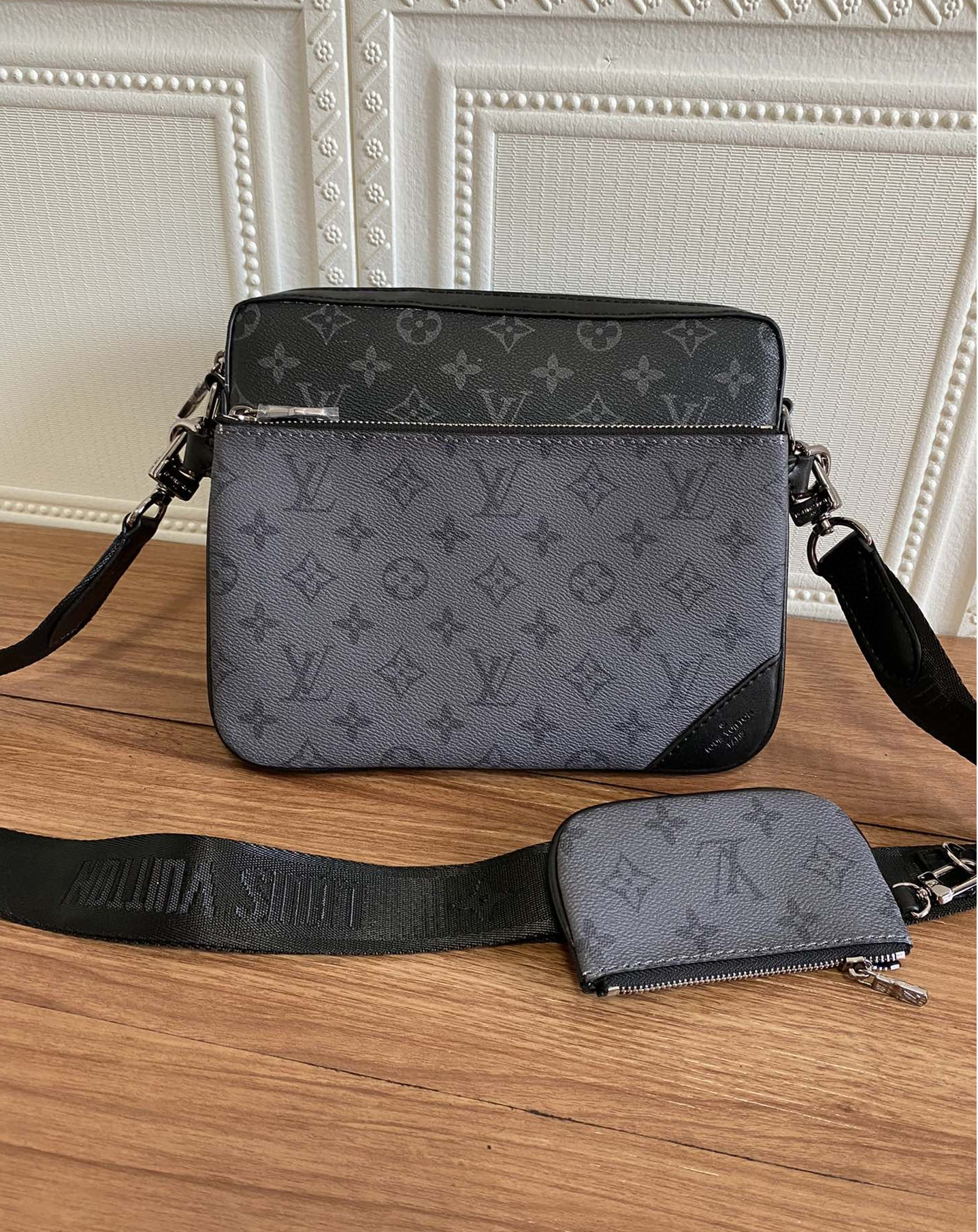 LV TRIO MESSENGER