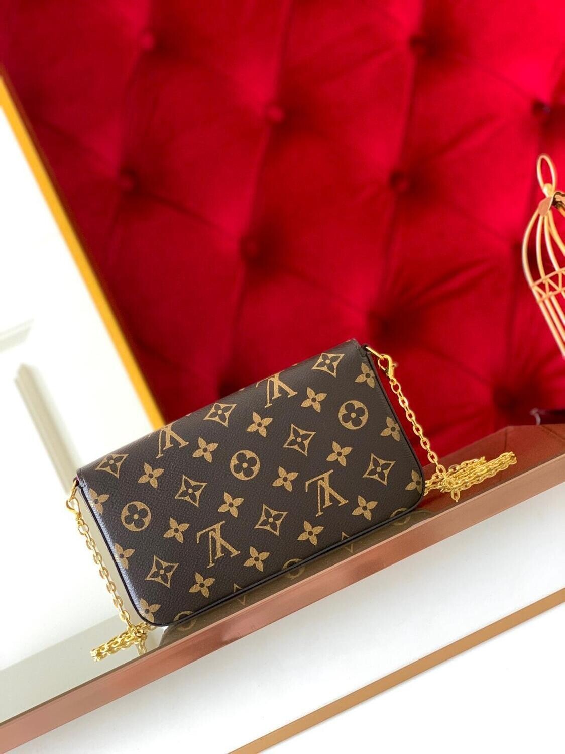 LV POCHETTE FÉLICIE